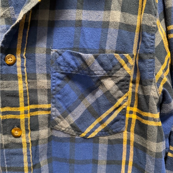 Gently Used Field & Stream Long Sleeve Blue Plaid Flannel Mens Size Medium - Picture 2 of 5